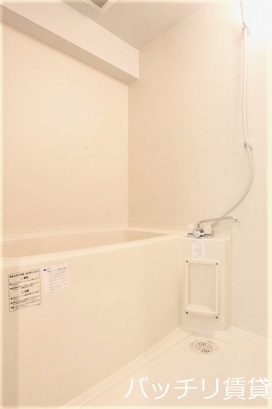 バス・シャワールーム　画像は別号室タイプの為、現状を優先致します。