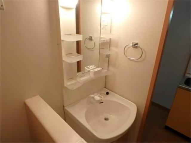 洗面設備　キレイな独立洗面台で