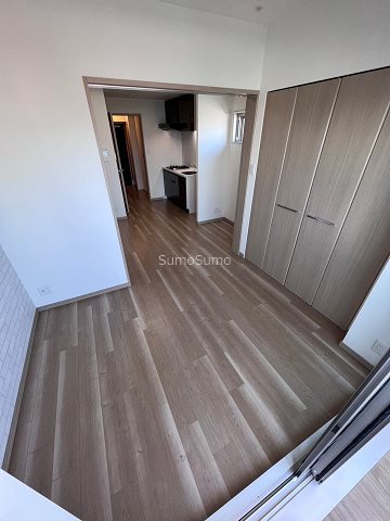 その他部屋・スペース　落ち着いた色調の寝室です