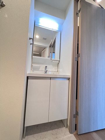 洗面設備　コンパクトで使いやすい洗面所