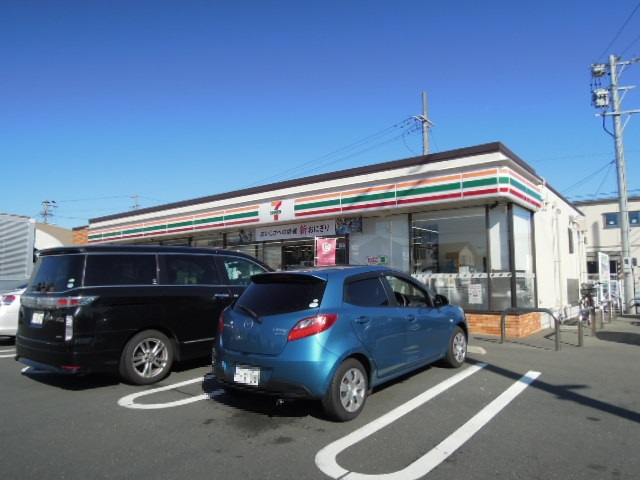 コンビニ　セブンイレブン（コンビニ）まで216m