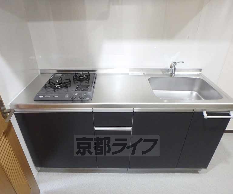 キッチン　ワイドサイズのシステムキッチンです。