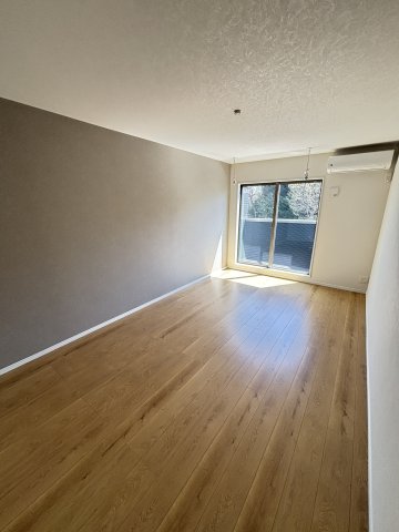 居室・リビング　こちらのお部屋で趣味の時間をお楽しみください