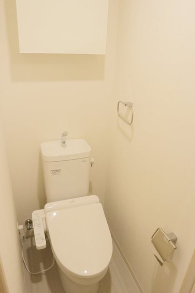 トイレ　ウォシュレット付き