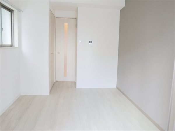 居室・リビング　明るい室内