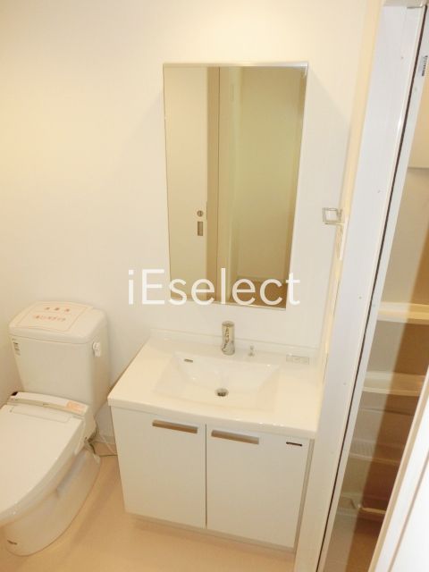 洗面設備　毎日使う独立洗面台です。