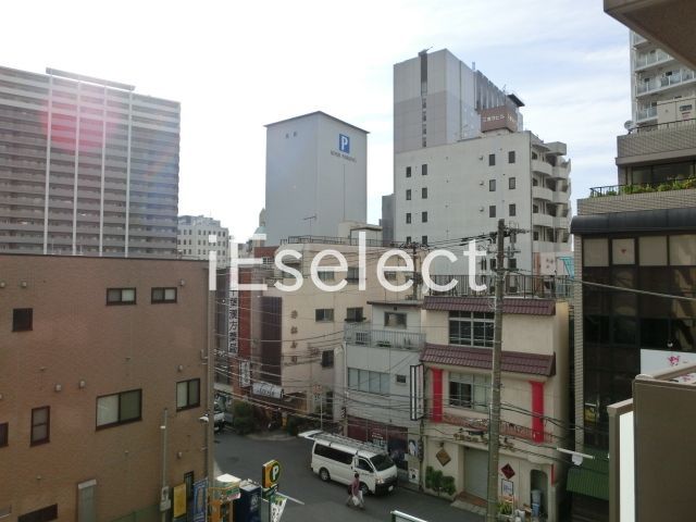 眺望　4階からの景色です。周辺にスーパーなど近く便利ですよ。