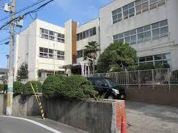 小学校　羽曳野市立小学校高鷲南小学校（小学校）まで1712m