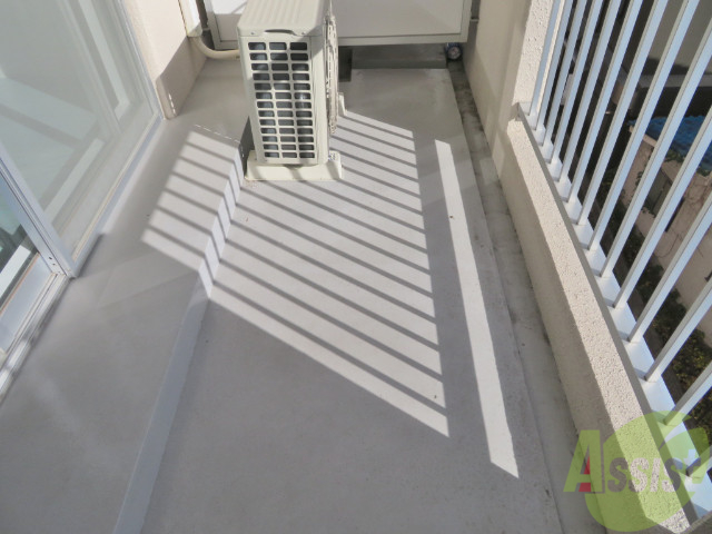 バルコニー　バルコニーは陽当たり良好で、洗濯物も乾きやすいですね