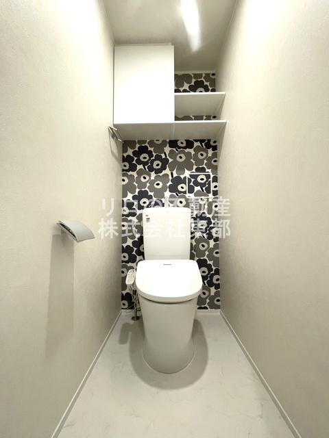 トイレ　白基調で清潔感のあるトイレです♪