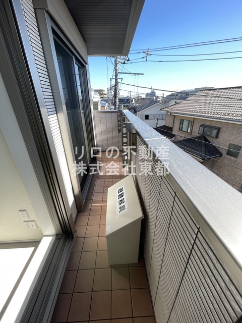 バルコニー　お天気のいい日は洗濯物も気持ちよく干せますね！