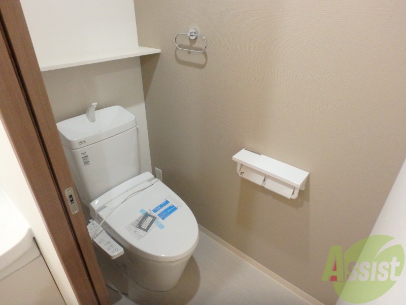 トイレ　トイレです。温水洗浄便座はうれしいですね