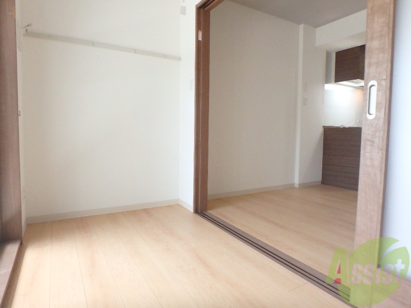 その他部屋・スペース　寝室になりそうな洋室です。シンプルで落ち着きますね。