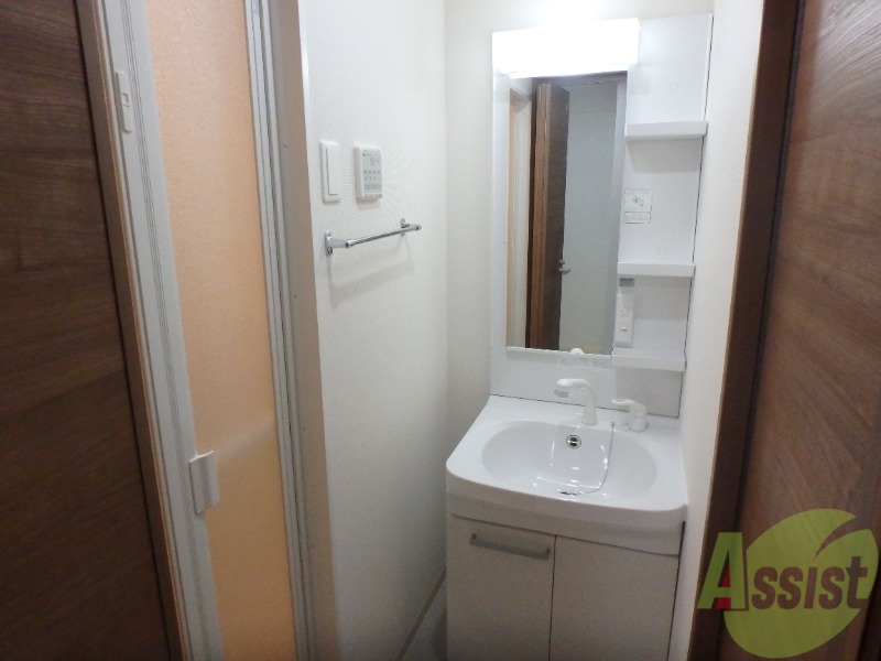 洗面設備　洗面台です、独立しているのはうれしいですね