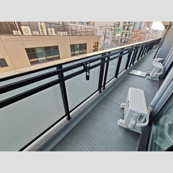 バルコニー　バルコニーからの眺めを楽しみながら食事をしませんか