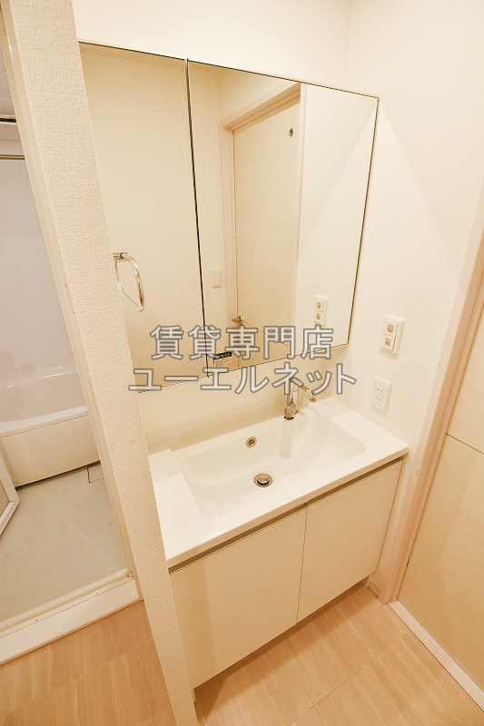 洗面設備　シャワー付洗面台