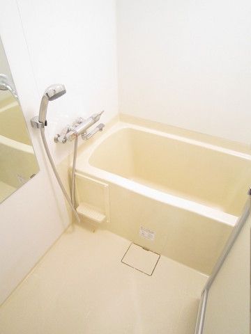 バス・シャワールーム　☆広くて清潔感のあるバスルーム☆