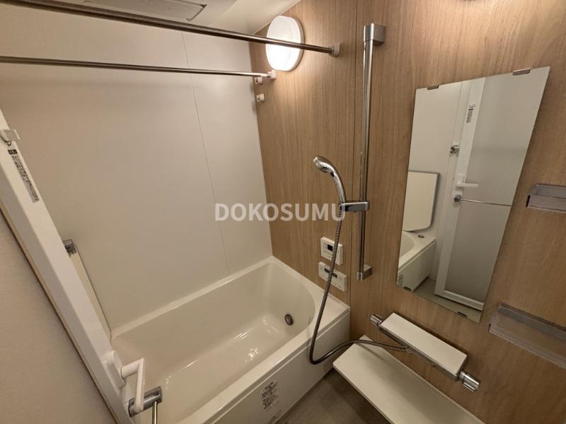 バス・シャワールーム　一日の疲れをやさしく癒やす、清潔感あふれるリラックスバス。