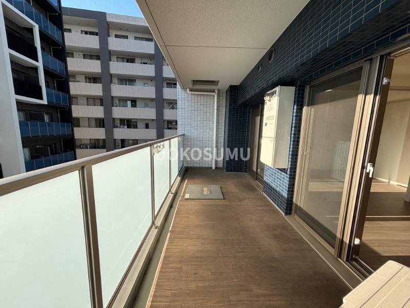 バルコニー　心地よい風と光を感じる、暮らしの楽しみが広がる場所。