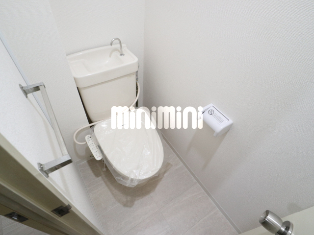 トイレ　別号室参考写真です