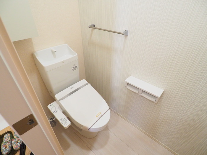 トイレ　温水洗浄暖房便座