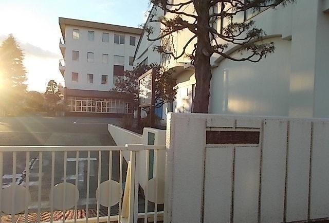 小学校　西小学校（小学校）まで900m