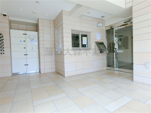 エントランス　防犯カメラTVモニター付きオートロック宅配BOXメールBOX