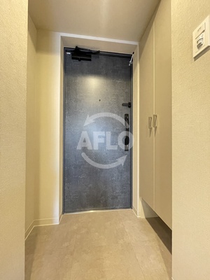 玄関　リヴェント難波ウエスト　玄関