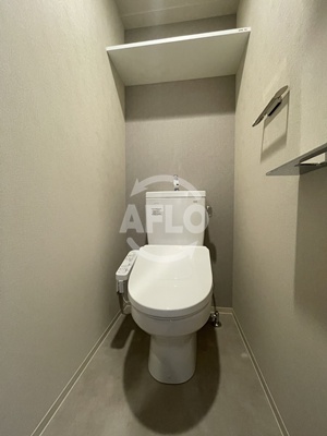 トイレ　リヴェント難波ウエスト　温水洗浄便座