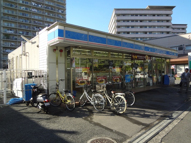 コンビニ　ローソン（コンビニ）まで222m