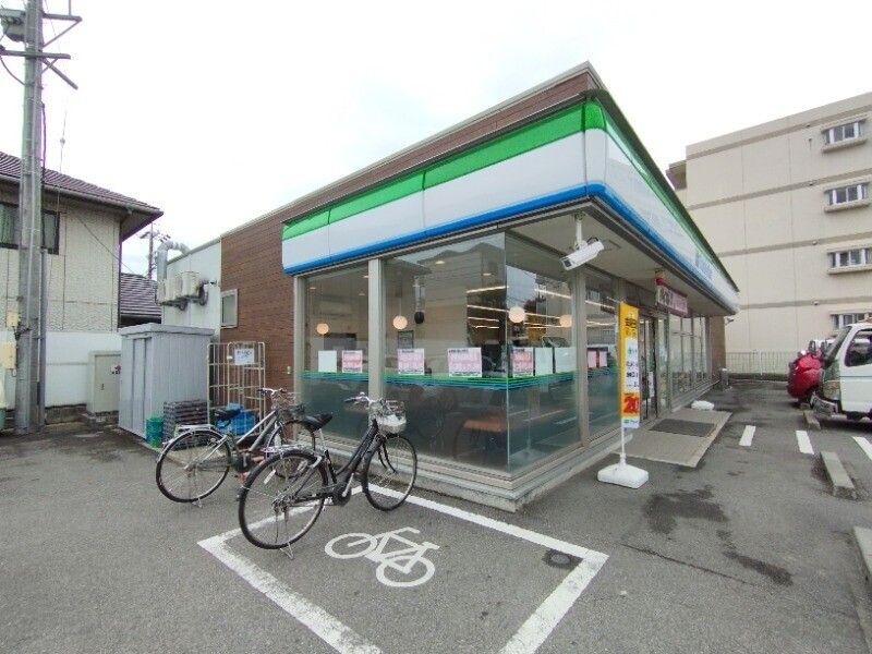 コンビニ　ファミリーマート岡崎緑丘店（コンビニ）まで285m