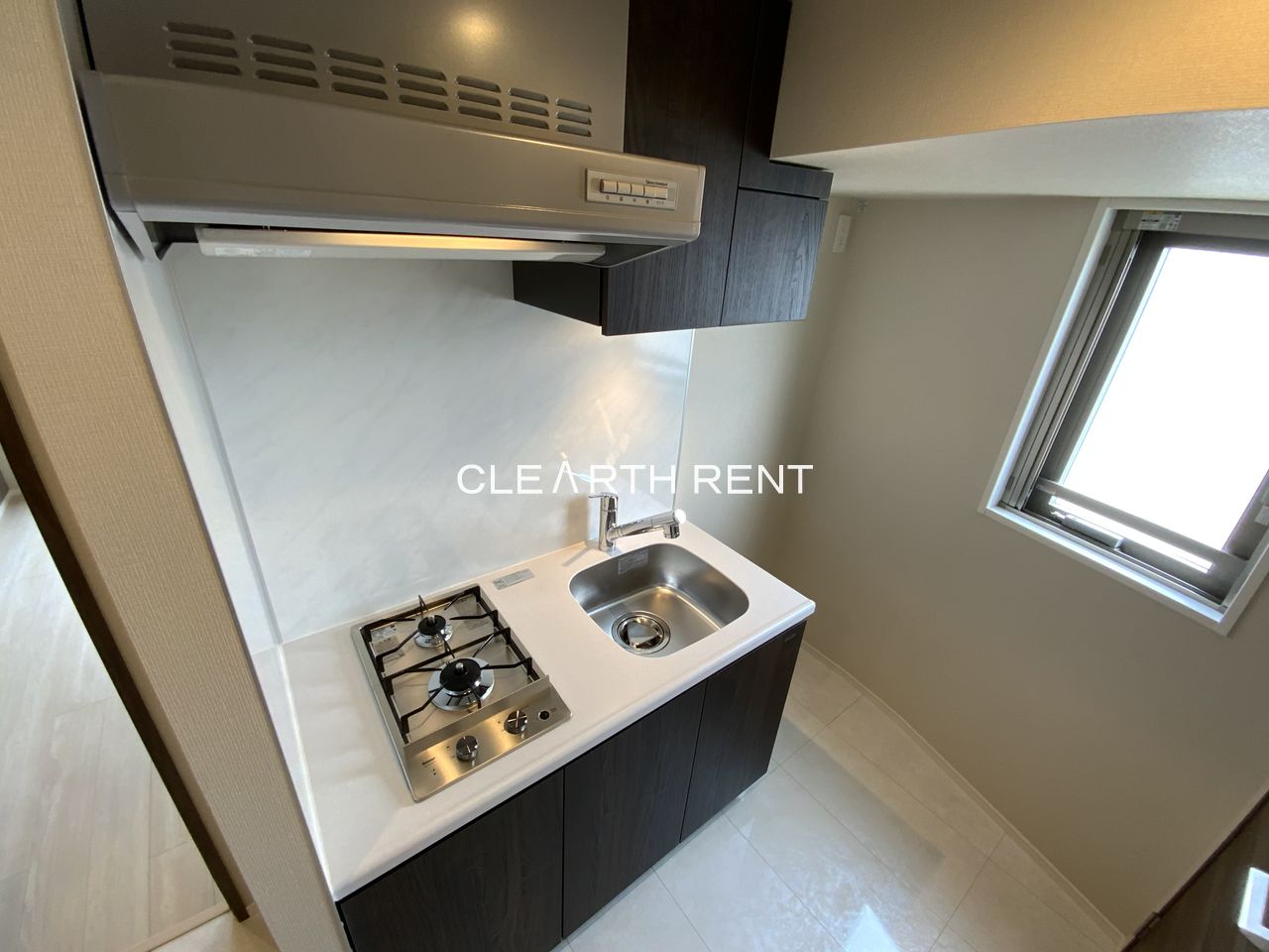 キッチン　ガス2口システムキッチン/明るい窓付き