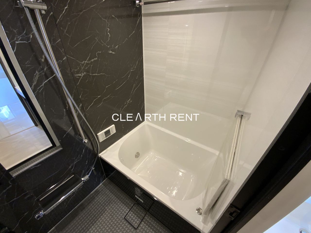 バス・シャワールーム　浴室乾燥機付きバスルーム/追い焚きも付いています！