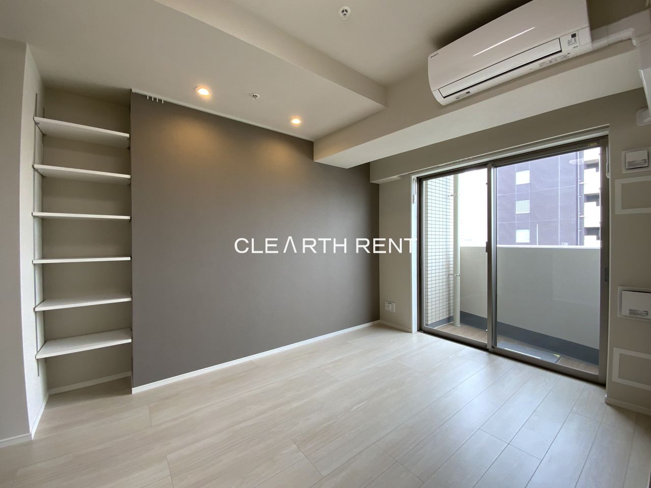 居室・リビング　角部屋8帖のフローリング居室