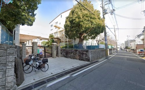 中学校　神戸市立本山南中学校（中学校）まで768m