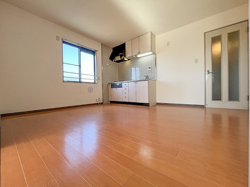 居室・リビング　退去前に付き仕様が変更になる場合あり。ダイニングキッチン8畳