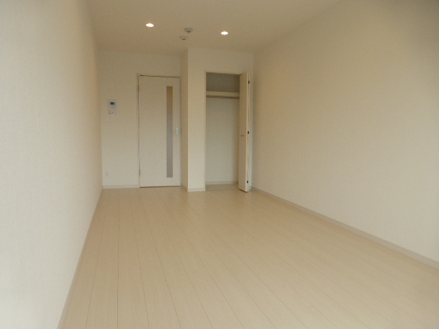 居室・リビング　居室約10帖　ダウンライト、エアコン付