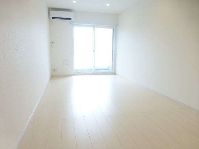 居室・リビング　長方ワイド設計、居室約10帖