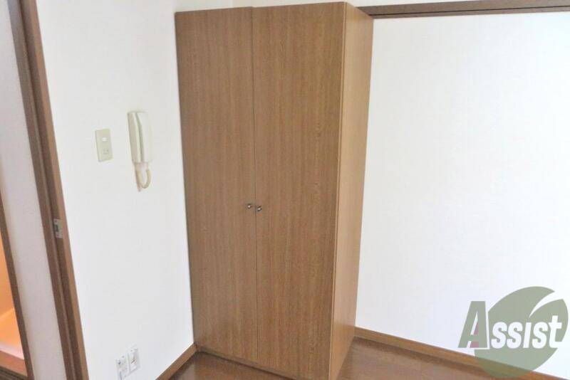 収納　クローゼットは一人暮らしには十分ですかね。