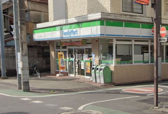 コンビニ　ファミリーマート 大宮中央店（コンビニ）まで334m