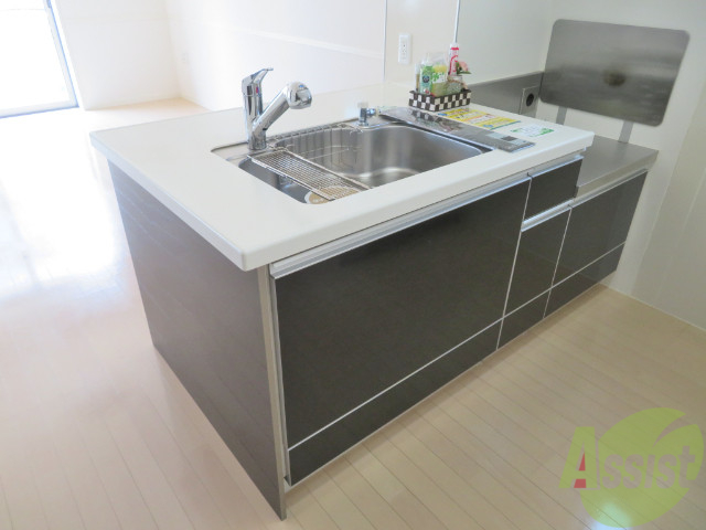 キッチン　調理スペースも確保してありますね。お料理が楽しくなりそう。