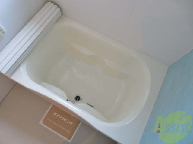 バス・シャワールーム　バスルームはこちらです。広々としてゆったり休めます。