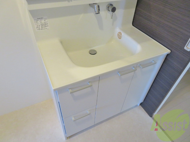 洗面設備　洗面台。朝の身支度はここでばっちり決めましょう。