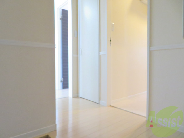 玄関　玄関の様子です。明るい印象ですね。気分もあがりそう。