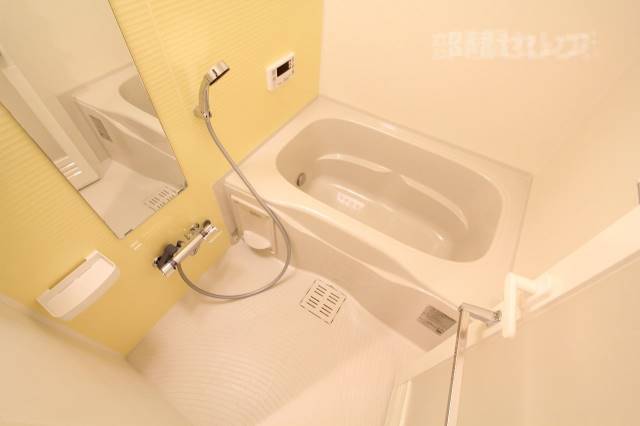 バス・シャワールーム　追い焚き・浴室乾燥機能付きです。