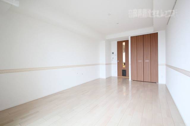 居室・リビング　床暖房付が設備として備わります。