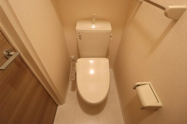 トイレ　温水洗浄暖房便座