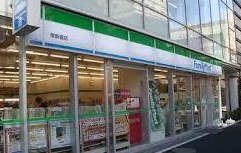 コンビニ　ファミリーマート東新宿店（コンビニ）まで374m