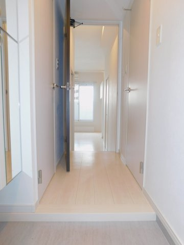 玄関　同シリーズ別物件の写真です