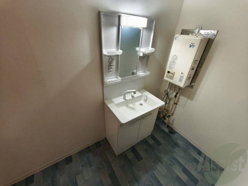 洗面設備　独立洗面台です。大きくてよいですね。シャンプーもできます！